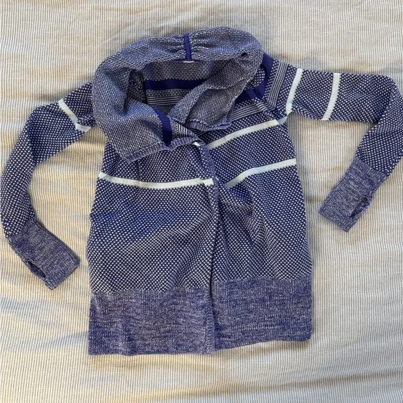 Ivivva EUC size 8/ feelin toasty Navy and Light Blue Striped Knit Sweater - Picture 11 of 12